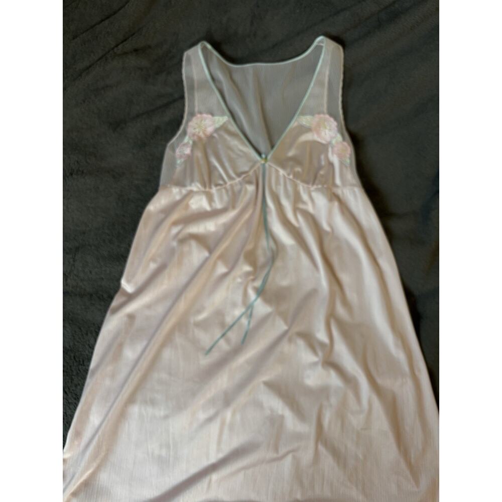 Vintage Lorraine *Medium* Nightgown Maxi Deep V Lace Embroidered Flowers